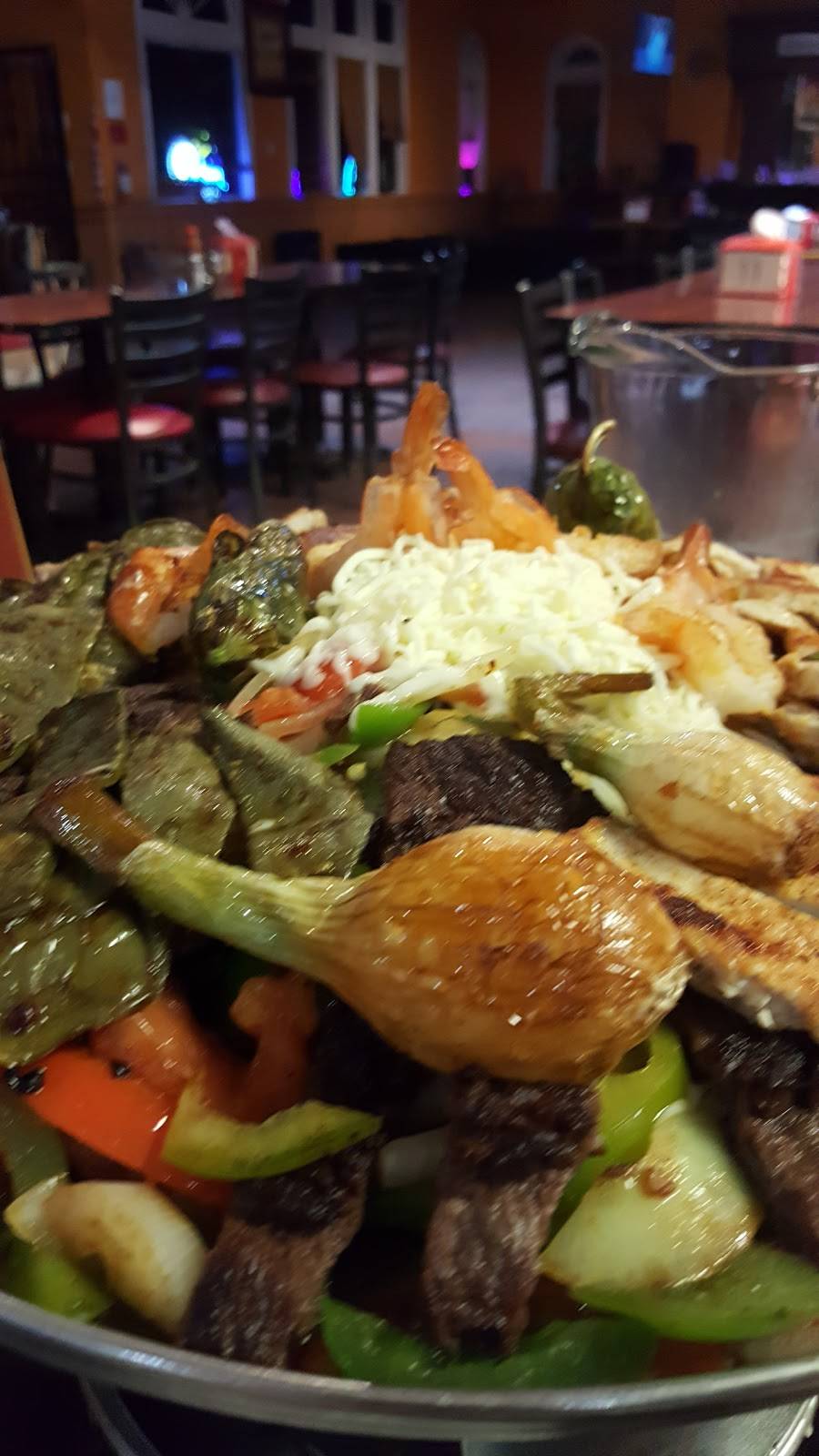 El Gallito Bar & Grill | night club | 5848 Winchester Rd #3802, Memphis, TN 38115, USA | 9013654992 OR +1 901-365-4992