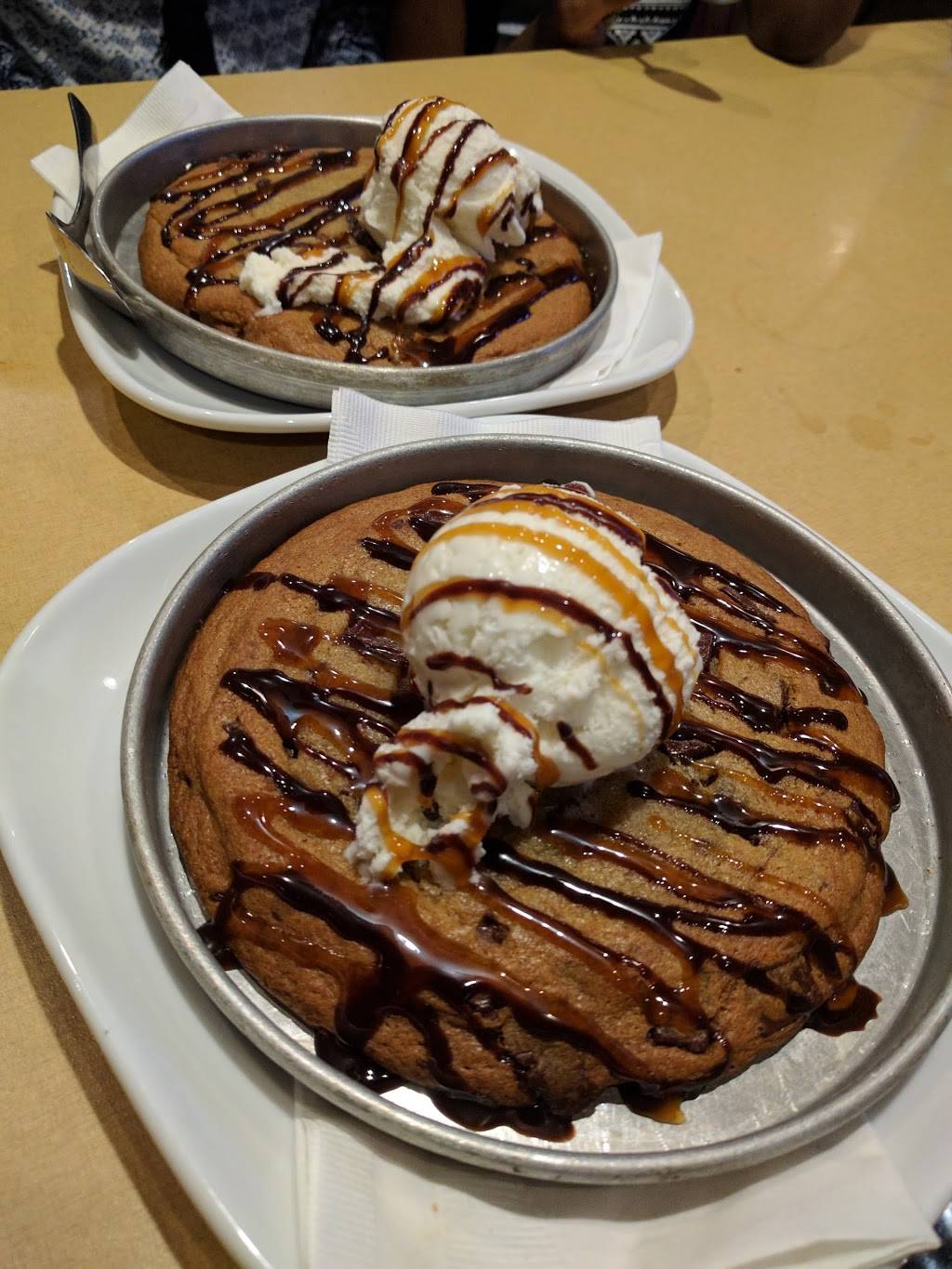 Boston Pizza | restaurant | 1563 Main St W, Hamilton, ON L8S 1E6, Canada | 9057771919 OR +1 905-777-1919