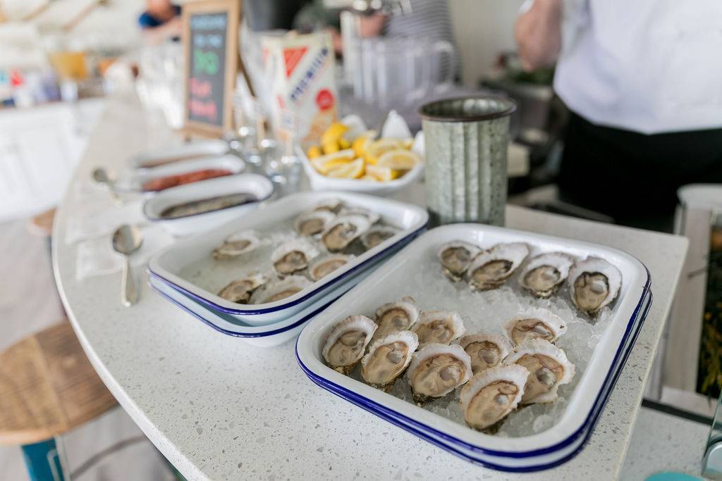 Fish Hawk Oyster Bar | restaurant | 480 King Carter Dr, Irvington, VA 22480, USA | 8044384489 OR +1 804-438-4489