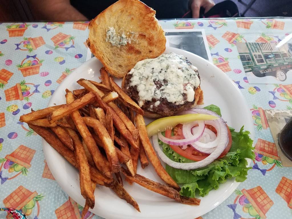 Footes Port Henry Diner | restaurant | 1204, 5 St Patricks Pl, Port Henry, NY 12974, USA | 5185467600 OR +1 518-546-7600