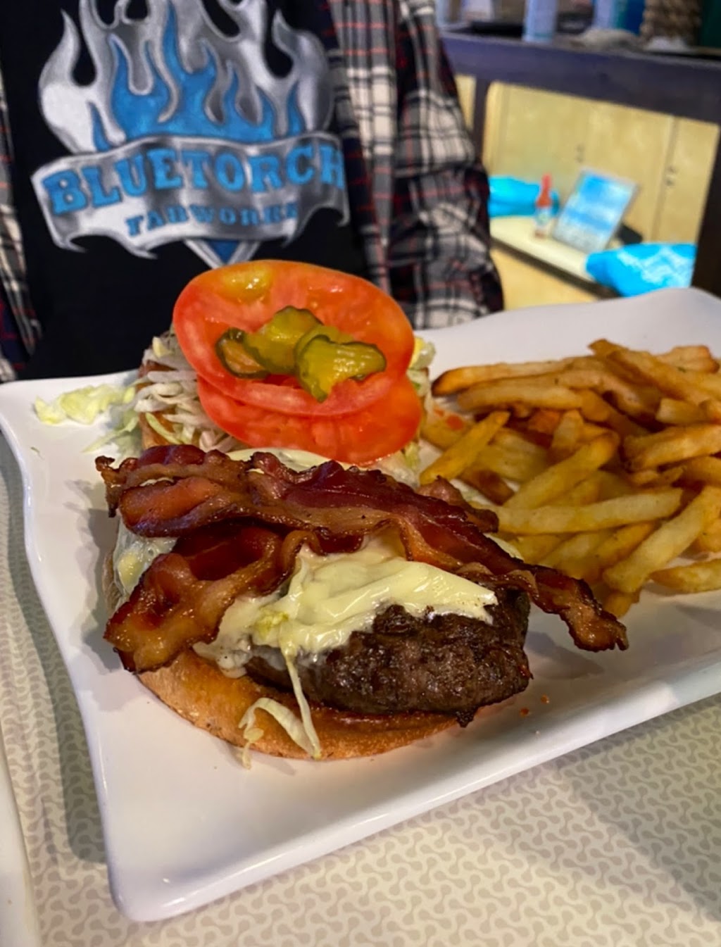 Island Wing Company Tallahassee | restaurant | 1370 Market St, Tallahassee, FL 32312, USA | 8506923116 OR +1 850-692-3116