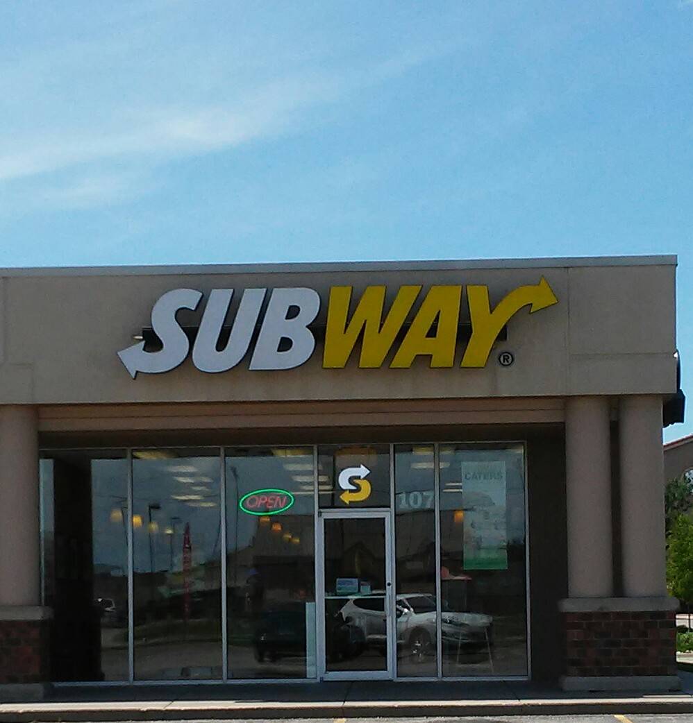Subway | meal takeaway | 2233 N Ridge Rd, Wichita, KS 67205, USA | 3167219799 OR +1 316-721-9799