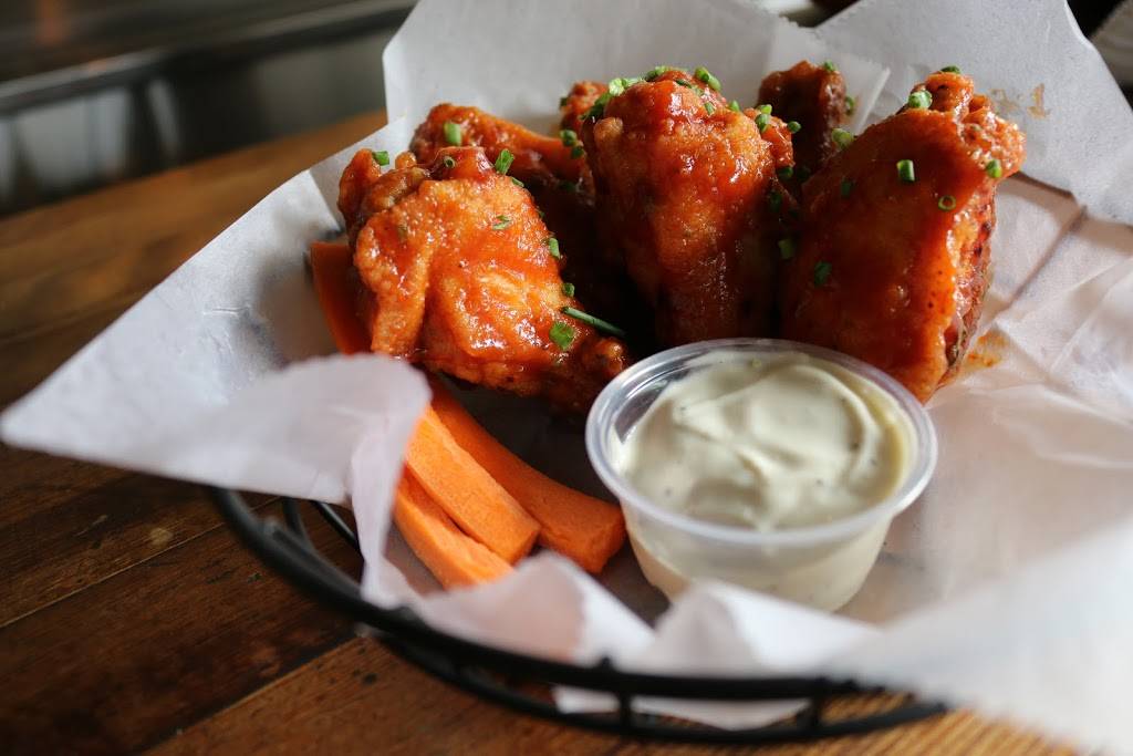 Syndicated Bar Theater Kitchen | restaurant | 40 Bogart St, Brooklyn, NY 11206, USA | 7183863399 OR +1 718-386-3399