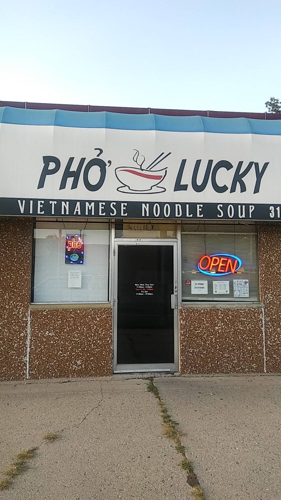 Pho Lucky | restaurant | 23838 Joy Rd, Redford Charter Twp, MI 48239, USA | 3135322333 OR +1 313-532-2333