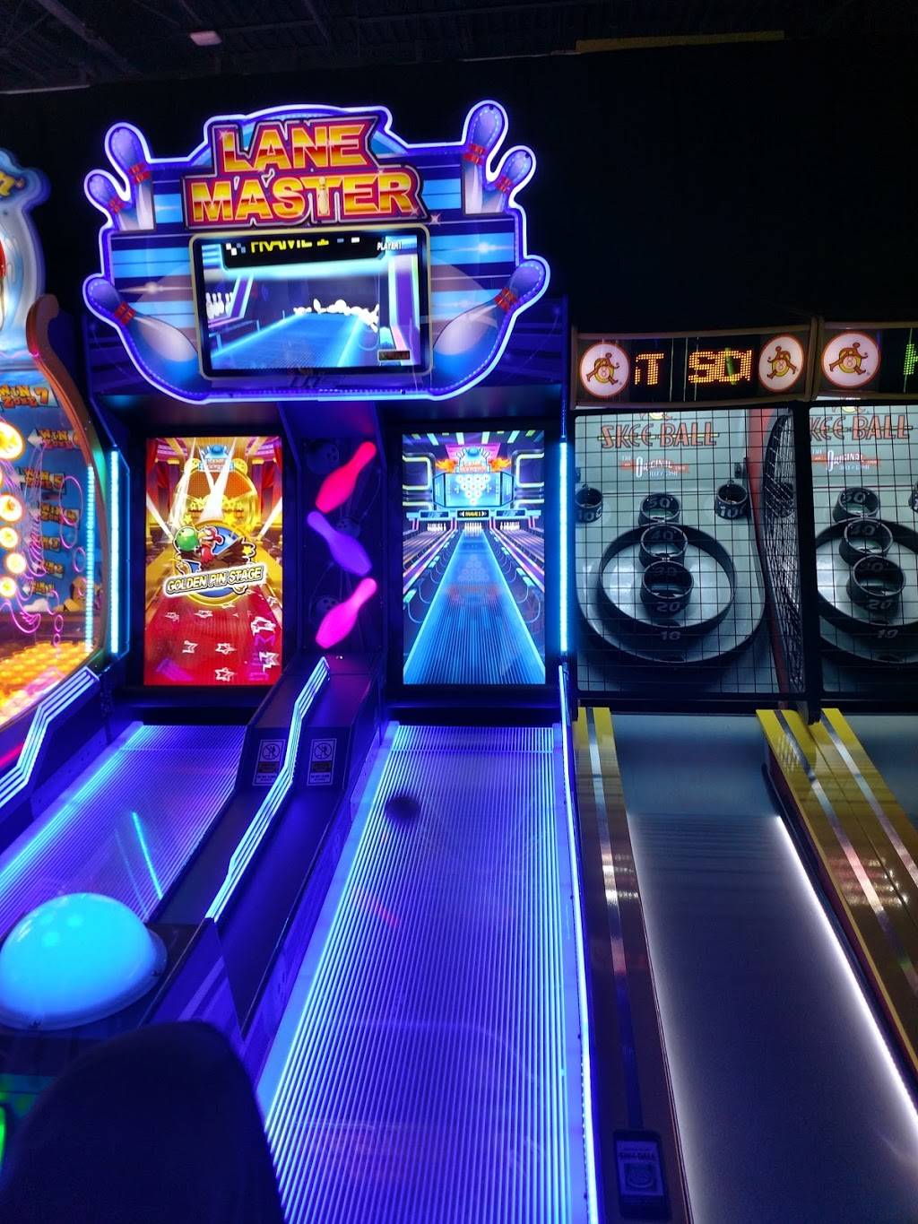 Dave & Busters | restaurant | 4110 Belden Village St NW, Canton, OH 44718, USA | 3302809530 OR +1 330-280-9530