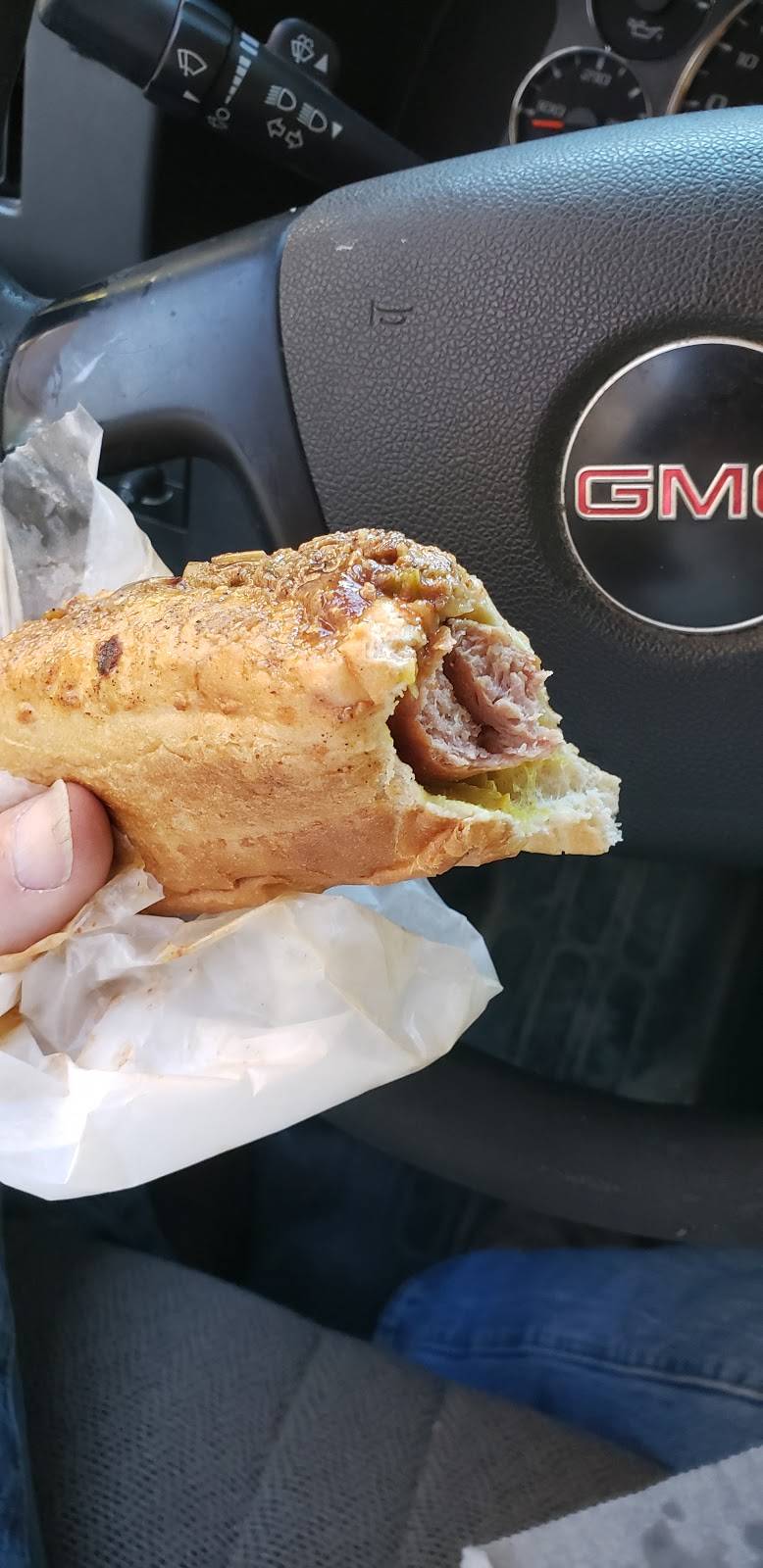 Guss Hot Dogs | restaurant | 14 Rex Ln i, Adamsville, AL 35005, USA | 2056748911 OR +1 205-674-8911