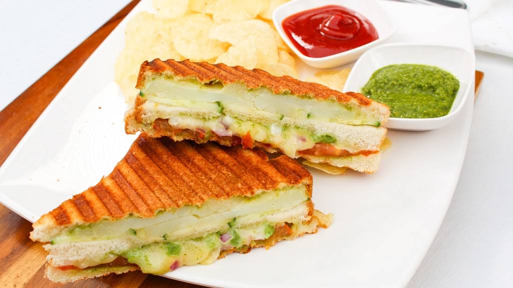 Avsar Gujarati Thali & Street Food | restaurant | 1225 Matheson Blvd E #1, Mississauga, ON L4W 1B6, Canada | 9056029594 OR +1 905-602-9594