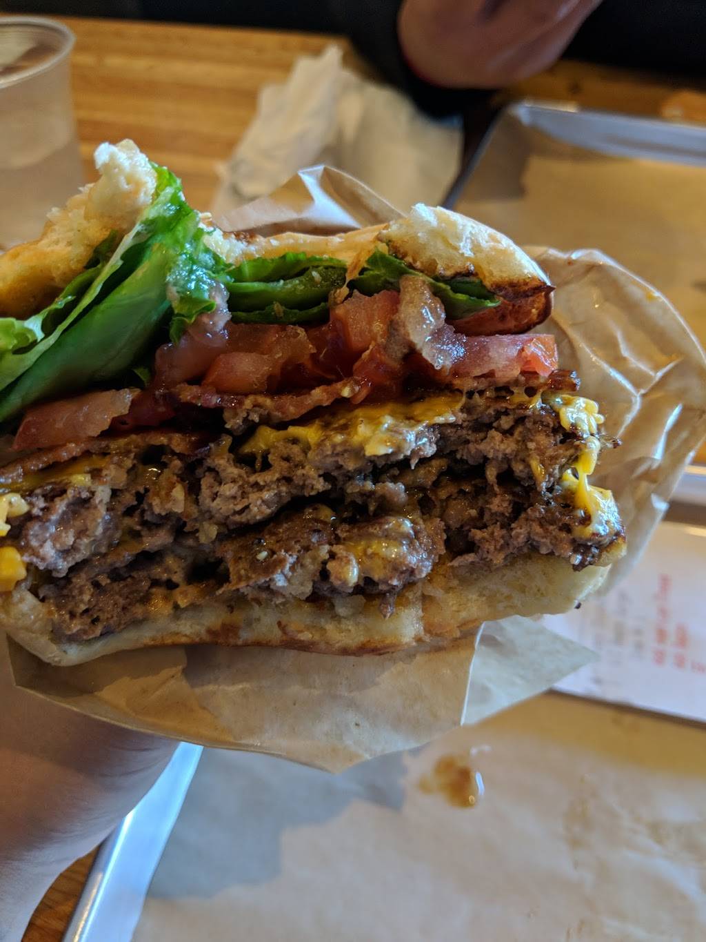 Beeps Burgers | restaurant | 24703 Amador St, Hayward, CA 94544, USA | 5104703022 OR +1 510-470-3022