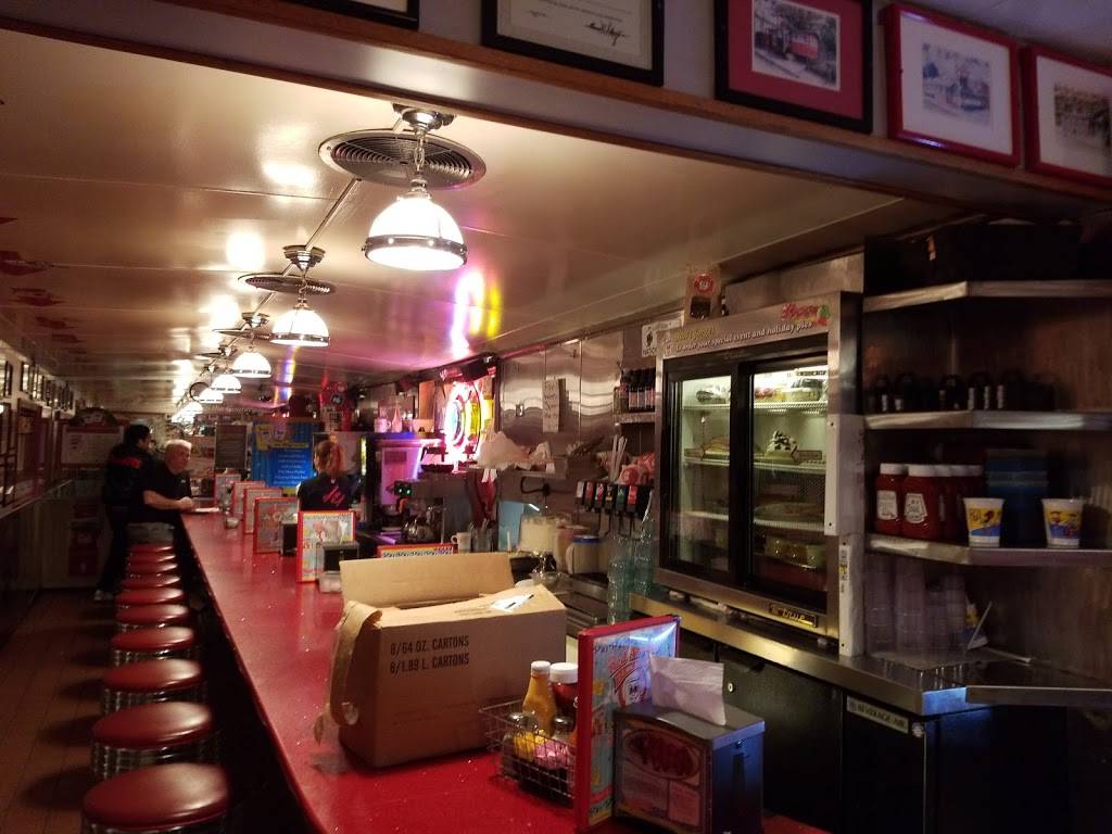Red Arrow Diner | cafe | 61 Lowell St, Manchester, NH 03101, USA | 6036261118 OR +1 603-626-1118