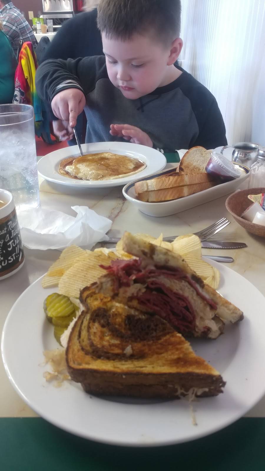 Sunrise Diner | restaurant | 1510 S Main St, Akron, OH 44301, USA | 2342089072 OR +1 234-208-9072