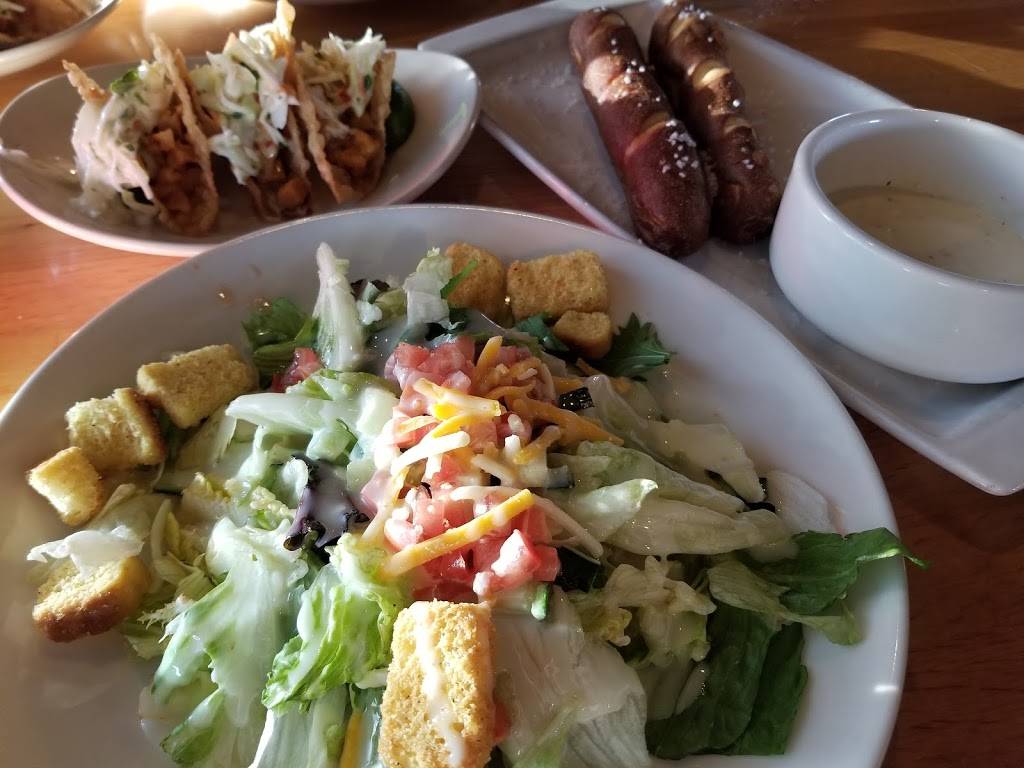 Applebees Grill + Bar | restaurant | 1501 NE Douglas St, Lees Summit, MO 64086, USA | 8162466188 OR +1 816-246-6188