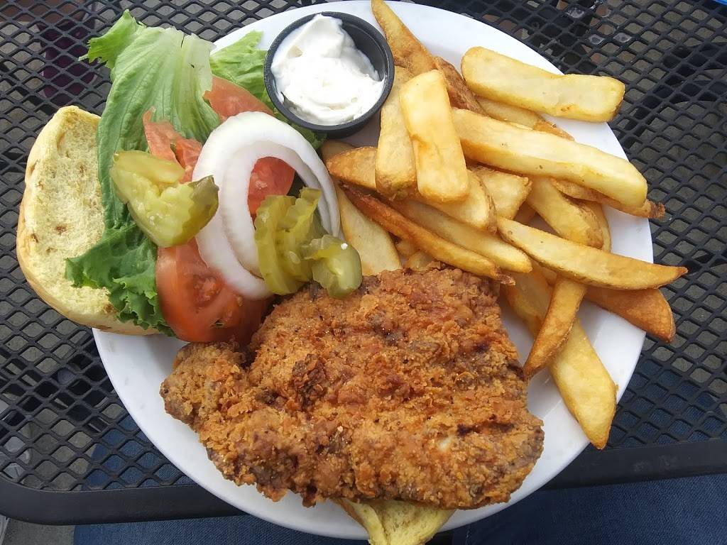 High Flyers Grille | restaurant | 16 Terminal Dr, East Alton, IL 62024, USA | 6182518500 OR +1 618-251-8500