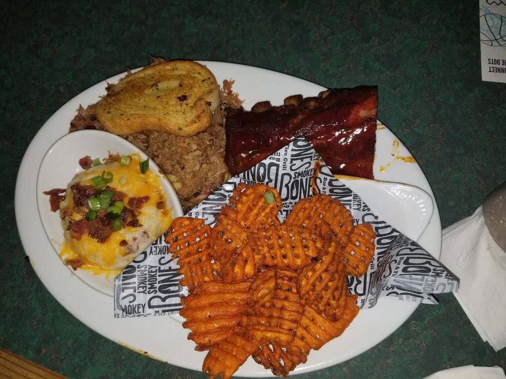 Smokey Bones Bar & Fire Grill | meal takeaway | 303 N Alafaya Trail, Orlando, FL 32828, USA | 4072492009 OR +1 407-249-2009