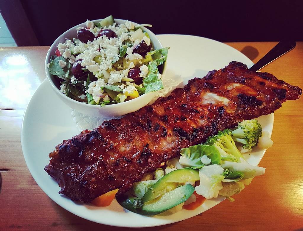 Forge & Thistle | restaurant | 48 Albert St S, Southampton, ON N0H 2L0, Canada | 5194834848 OR +1 519-483-4848