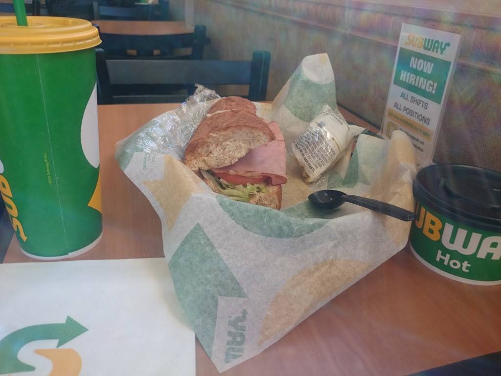 Subway | restaurant | 1619 S Opdyke Rd, Bloomfield Hills, MI 48304, USA | 2483350361 OR +1 248-335-0361