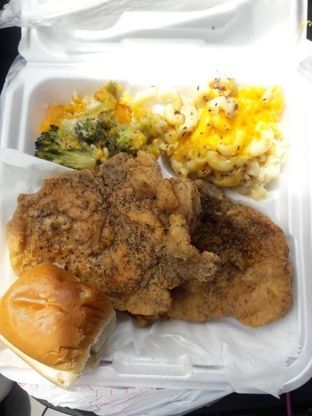 Mr Charles Chicken & Fish | restaurant | 3100 Statesville Ave, Charlotte, NC 28206, USA | 7043330455 OR +1 704-333-0455