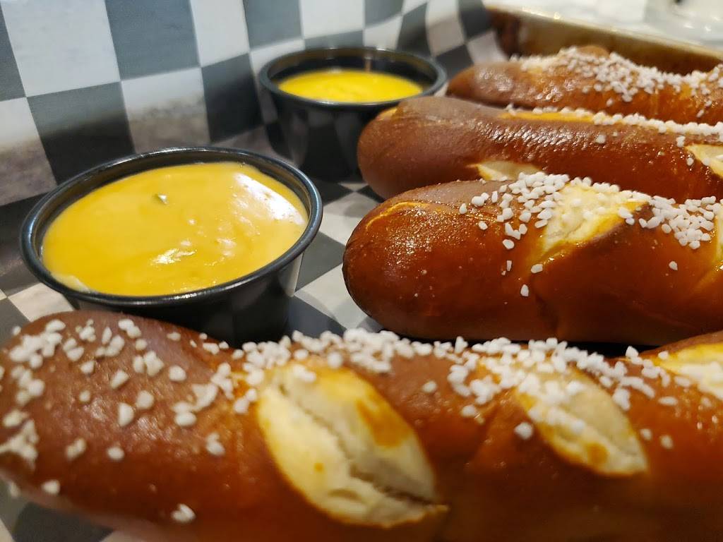 Local Craft Kitchen & Bar | restaurant | Pittsburgh International Airport, 1000 Airport Blvd, Pittsburgh, PA 15231, USA | 4124725351 OR +1 412-472-5351