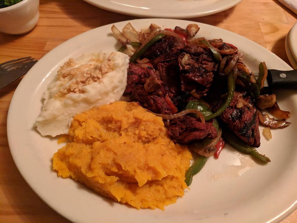 Johnny Macaronis | meal takeaway | 572 West St, East Bridgewater, MA 02333, USA | 5083789335 OR +1 508-378-9335