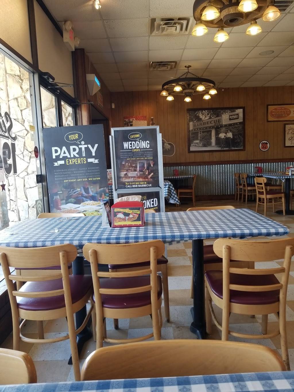 Dickeys Barbecue Pit | restaurant | 1413 W Buckingham Rd, Garland, TX 75042, USA | 9725303137 OR +1 972-530-3137
