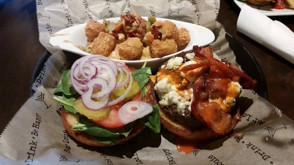 Bar Louie | night club | 103 Chesterfield Valley Dr, Chesterfield, MO 63005, USA | 6367360600 OR +1 636-736-0600