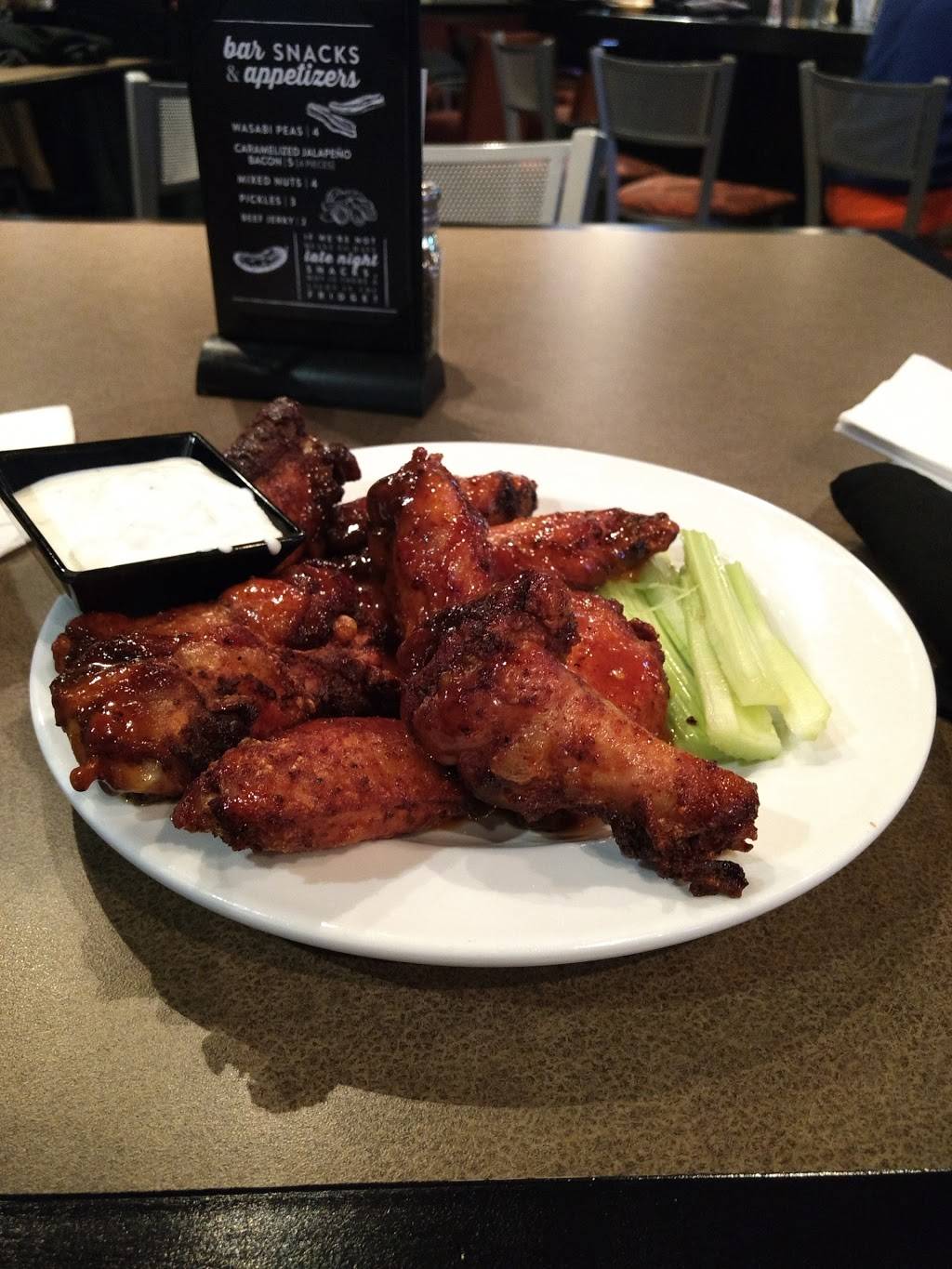 1 Hundred West | restaurant | 100 W 76th St, Davenport, IA 52806, USA | 5633866900 OR +1 563-386-6900