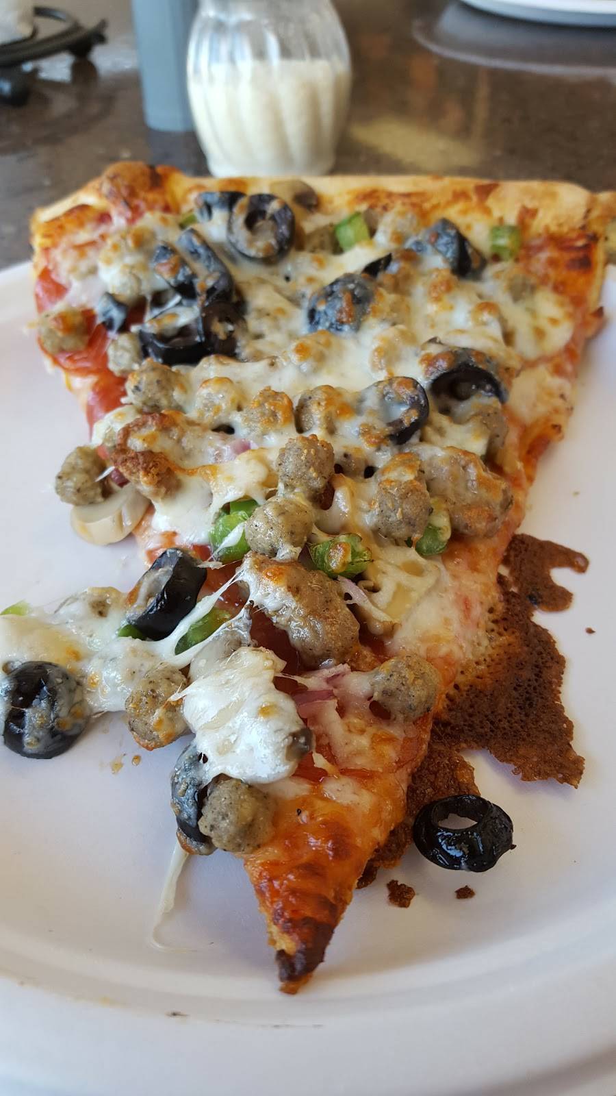 Knollas Pizza Cafe | restaurant | 7343 W Central Ave, Wichita, KS 67212, USA | 3167734496 OR +1 316-773-4496