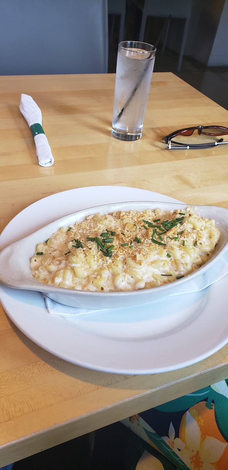 Common Pub Detroit | restaurant | 5440 Cass Ave, Detroit, MI 48202, USA | 3132858849 OR +1 313-285-8849