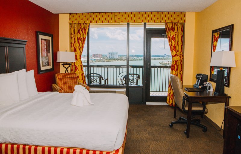 Pier House 60 Clearwater Beach Marina Hotel | restaurant | 101 Coronado Dr, Clearwater, FL 33767, USA | 7276830002 OR +1 727-683-0002