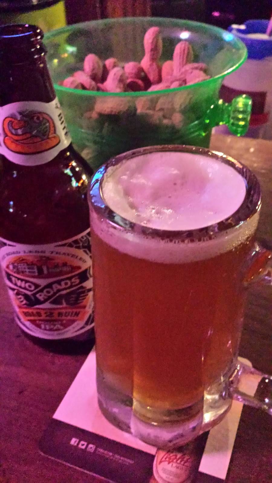 Burtons Restaurant | restaurant | 202 Wood St, West Haven, CT 06516, USA | 2039339929 OR +1 203-933-9929