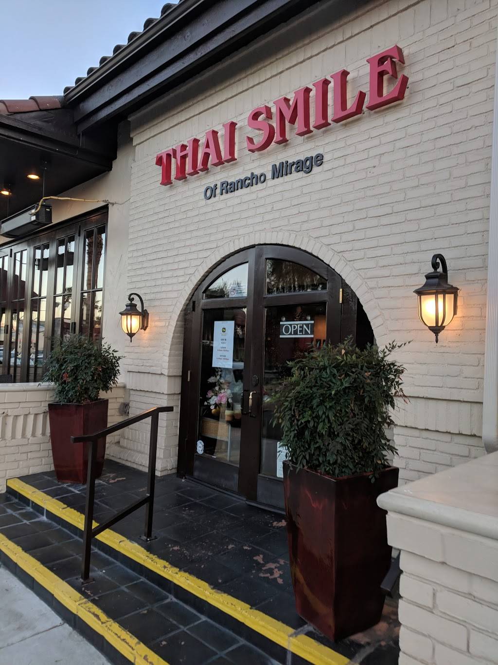 Thai Smile Of Rancho Mirage On El Paseo | restaurant | 73725 El Paseo, Palm Desert, CA 92260, USA | 7603416565 OR +1 760-341-6565