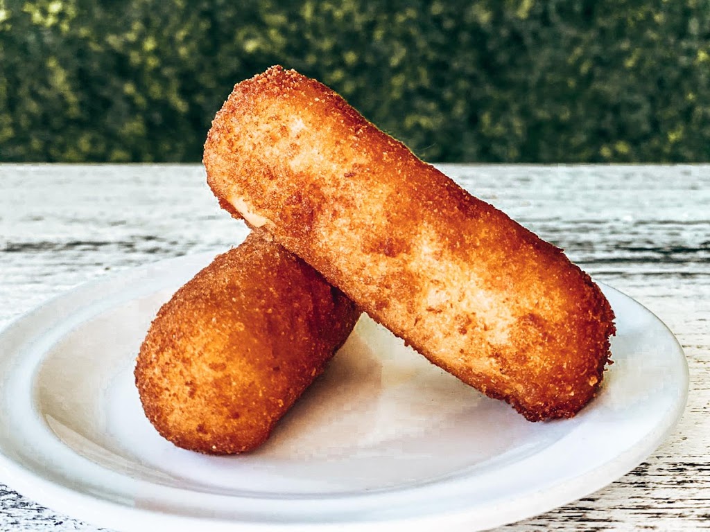 La Favorita Pizzeria - Cafeteria | meal takeaway | 1205 W 49th St, Hialeah, FL 33012, USA | 3055563984 OR +1 305-556-3984