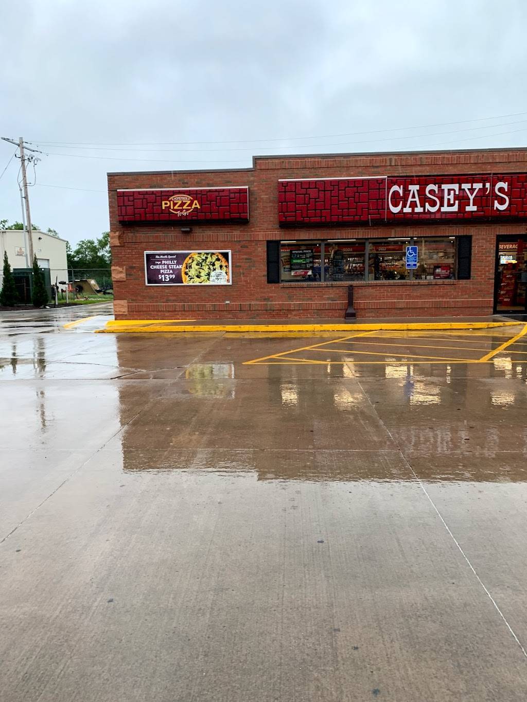 Caseys | meal takeaway | 500 N Ohio St, Salina, KS 67401, USA | 7858262566 OR +1 785-826-2566