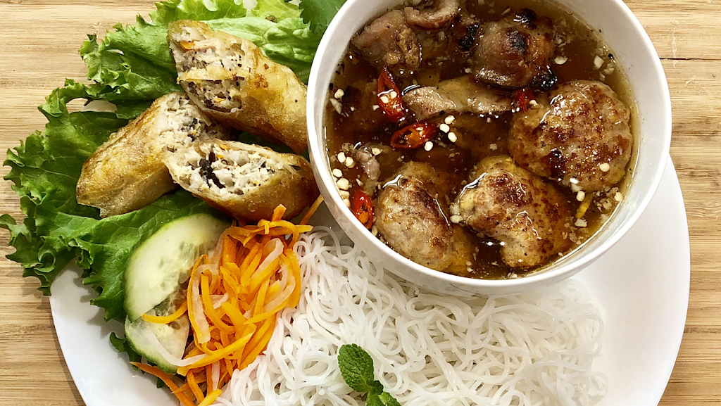 Pho Viet | restaurant | 1550 S Gateway Rd, Mississauga, ON L4W 5G6, Canada | 9052068988 OR +1 905-206-8988