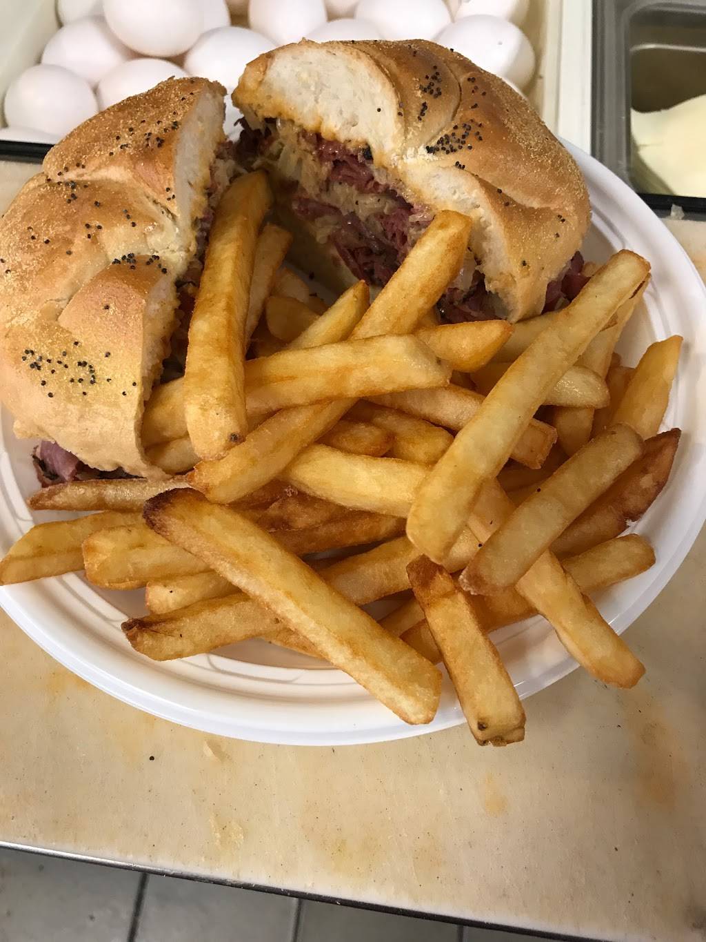 Westside Deli & Catering | restaurant | 101 Mill Plain Rd #1, Danbury, CT 06811, USA | 2037446141 OR +1 203-744-6141