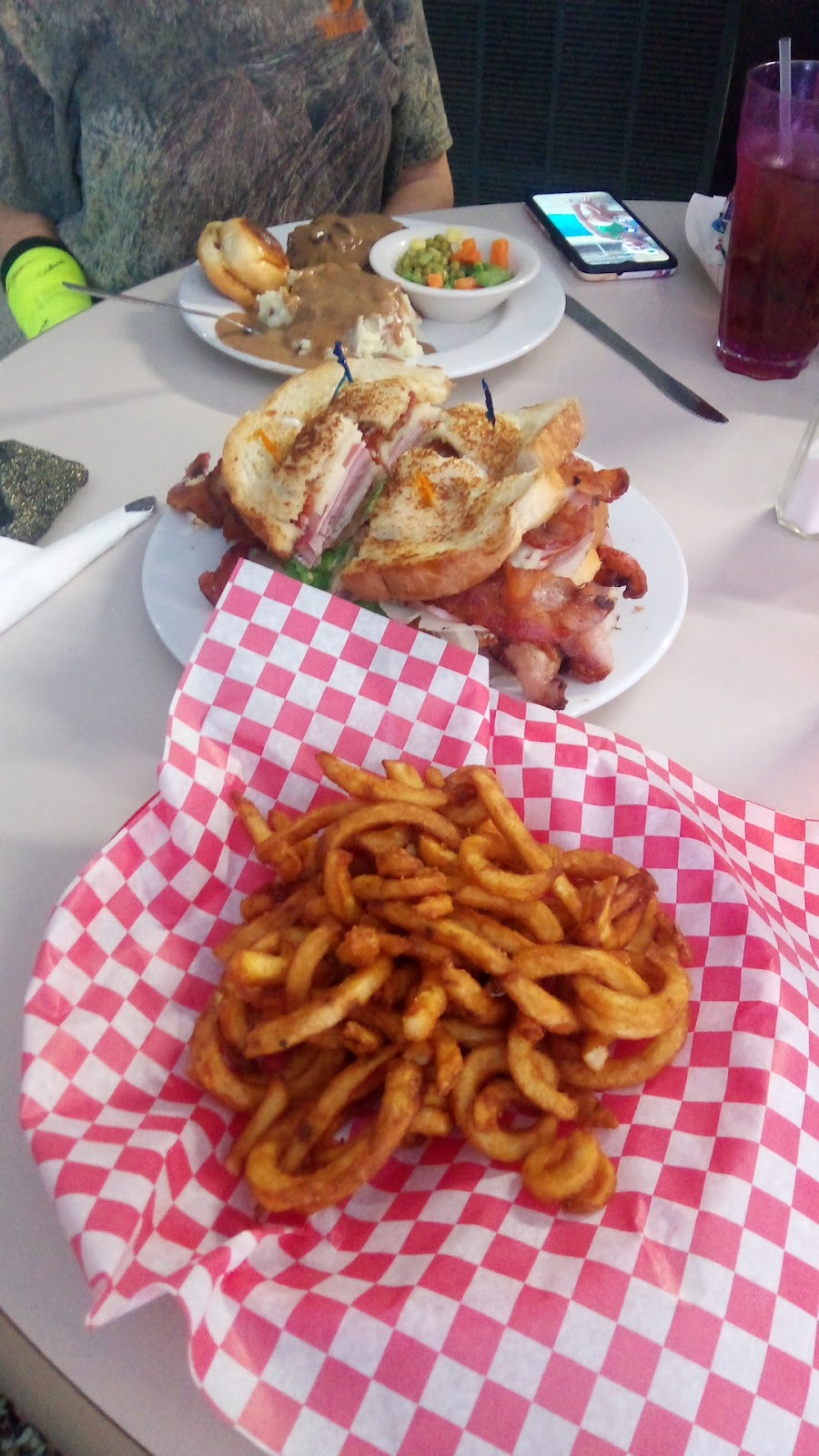 The Biscuit Barn | restaurant | 425 N Vineyard Ave St, Sinton, TX 78387, USA | 3615873098 OR +1 361-587-3098