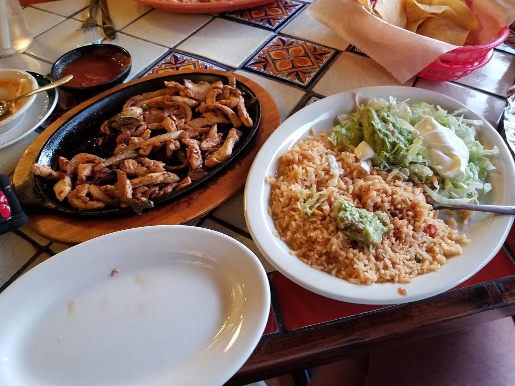 Molcajete Méxican Restaurant | restaurant | 906 G St, Geneva, NE 68361, USA | 4027593071 OR +1 402-759-3071