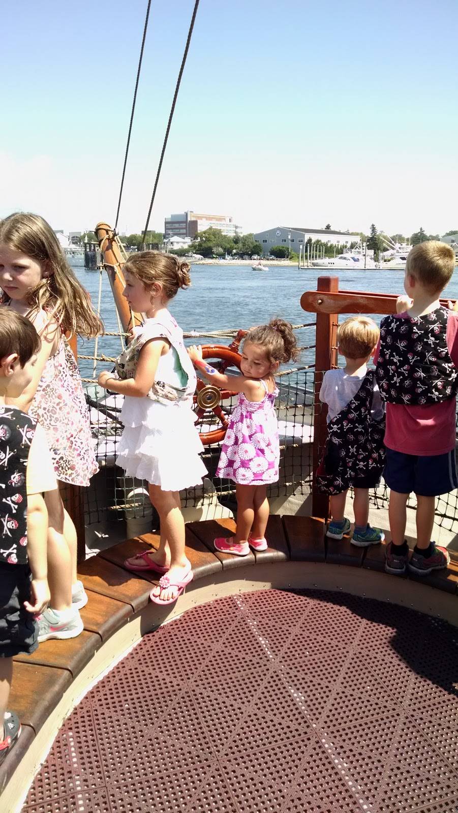 Dockside Marketplace & Marina | shopping mall | 12 Circuit Avenue Extension, Oak Bluffs, MA 02557, USA | 5086872031 OR +1 508-687-2031