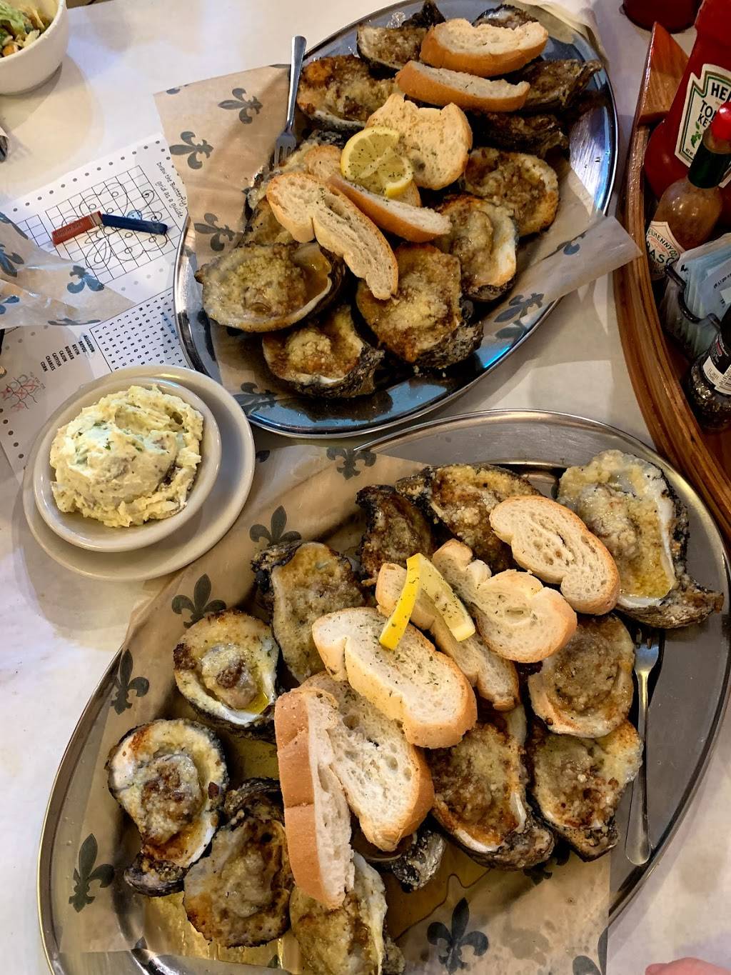 Charles Seafood | restaurant | 8311 Jefferson Hwy, Harahan, LA 70123, USA | 5044055263 OR +1 504-405-5263