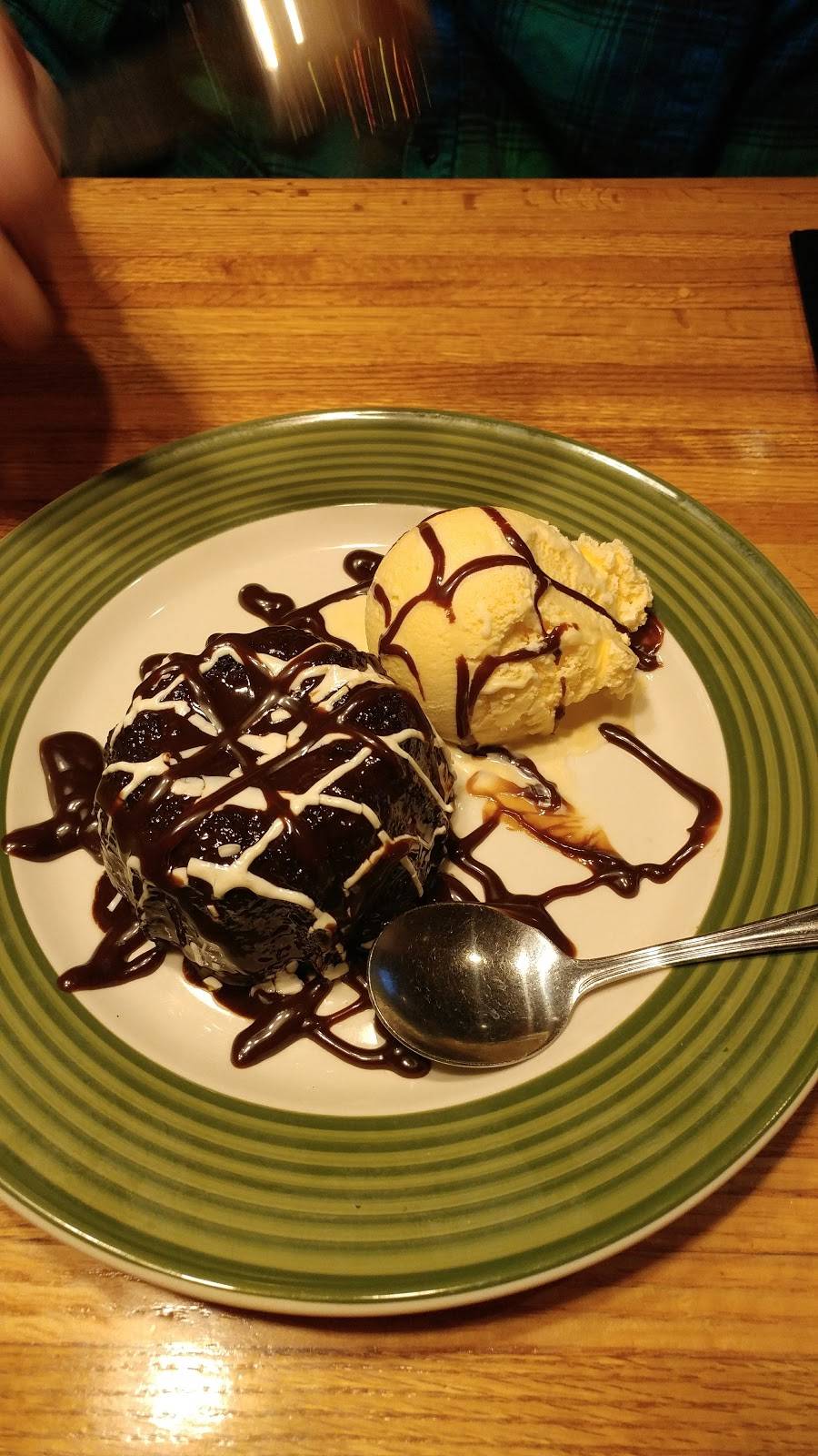 Applebees Grill + Bar | restaurant | 1921 Vaughn Rd, Wood River, IL 62095, USA | 6182581051 OR +1 618-258-1051