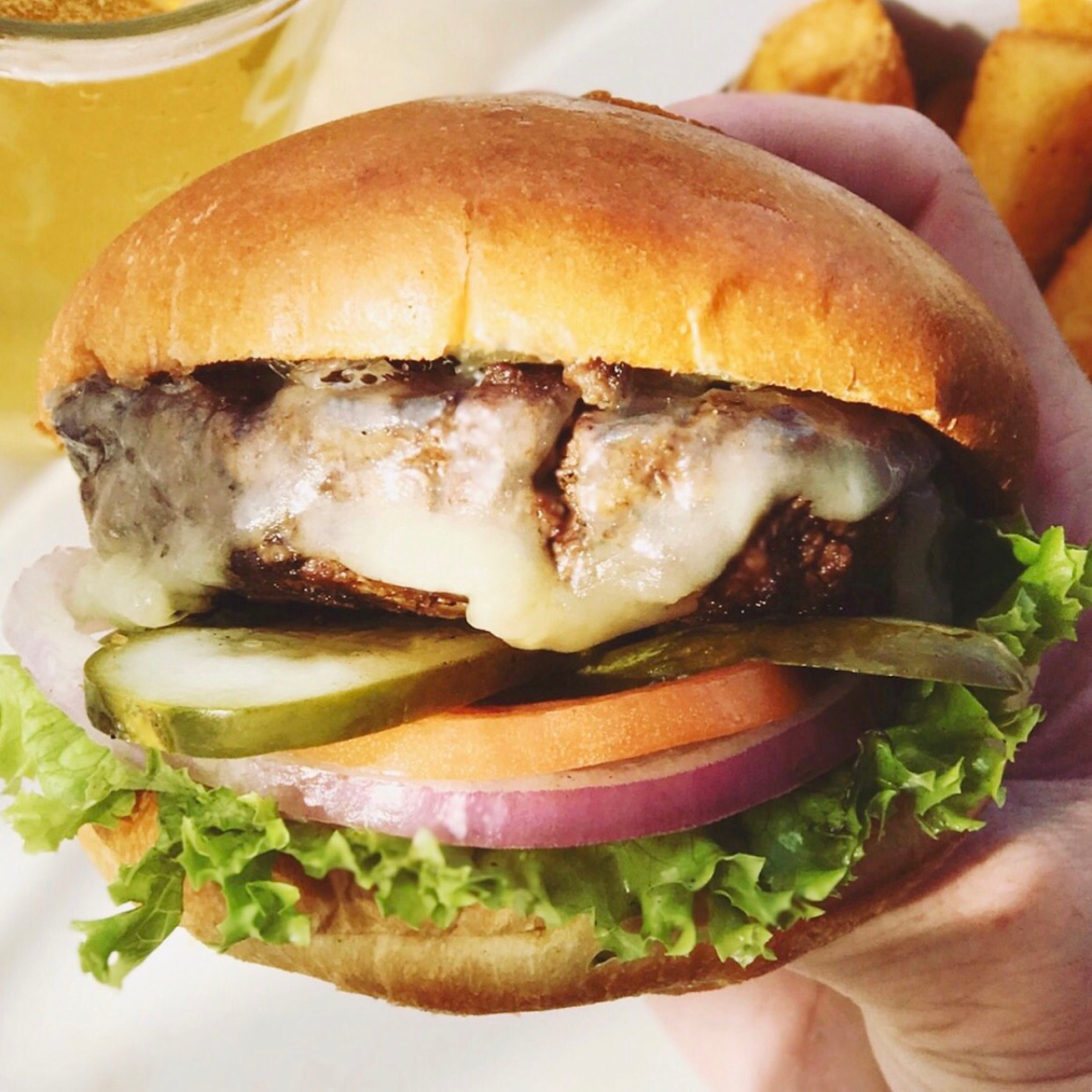 Bokampers Sports Bar & Grill | restaurant | 3115 NE 32nd Ave, Fort Lauderdale, FL 33308, USA | 9549005584 OR +1 954-900-5584