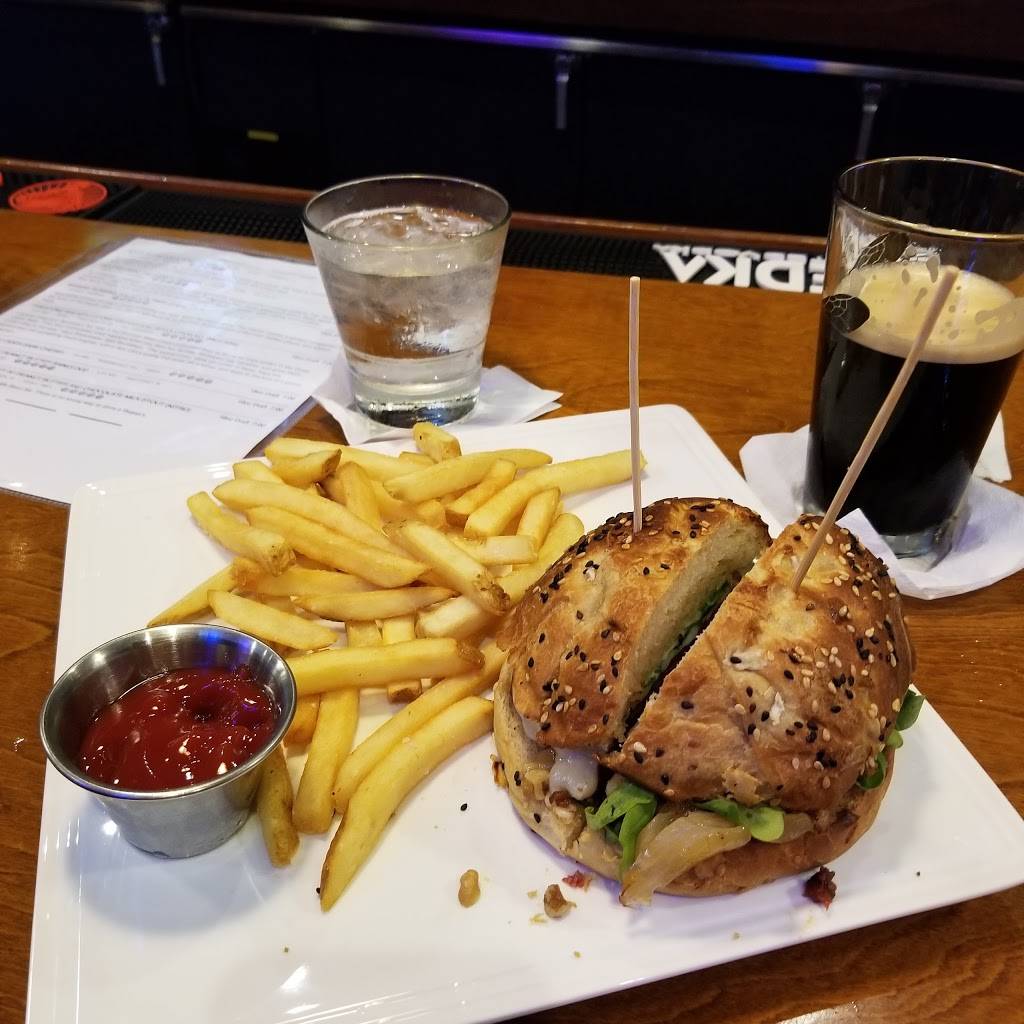 Red Brick Tavern | restaurant | 119 Simonton St, Conroe, TX 77301, USA | 9365392000 OR +1 936-539-2000