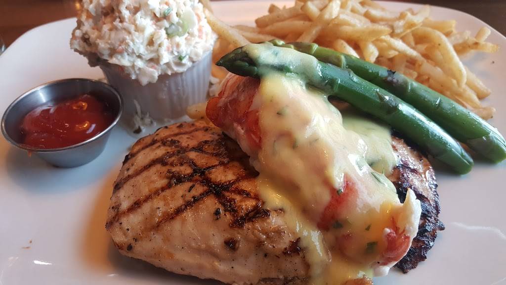 Bâton Rouge Steakhouse & Bar | restaurant | 2005 Winston Park Dr, Oakville, ON L6H 6P5, Canada | 9058292279 OR +1 905-829-2279