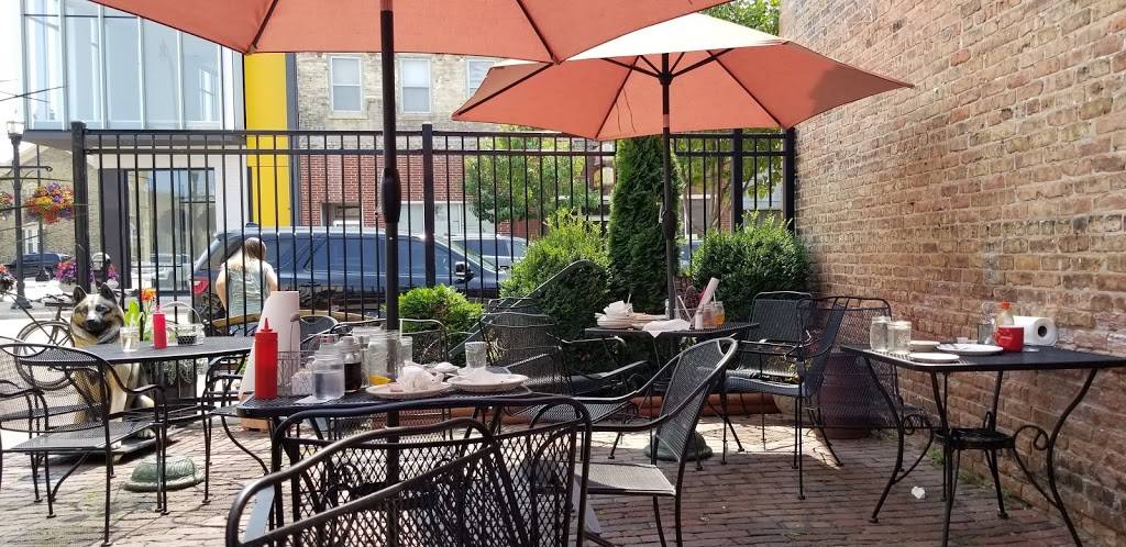 Roberts Roost | restaurant | 600 6th St, Racine, WI 53403, USA | 2627704648 OR +1 262-770-4648