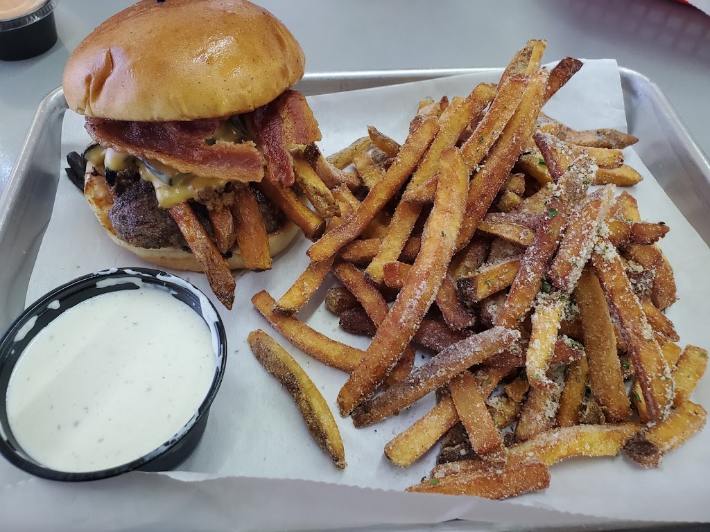 Manns Dog House | restaurant | 850 N Jefferson St Unit 910, Monticello, FL 32344, USA | 8503421196 OR +1 850-342-1196