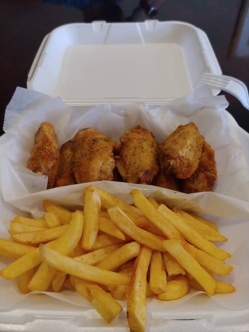 Best Fish and Chicken Wings | restaurant | 405 E 4th St, Sanford, FL 32771, USA | 4073218273 OR +1 407-321-8273