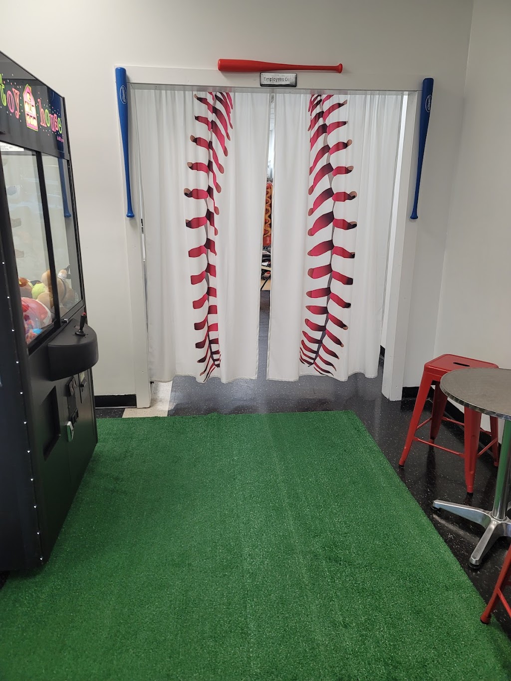 New Dawgs In Town | restaurant | 113 S Main St, Capac, MI 48014, USA | 8106693020 OR +1 810-669-3020