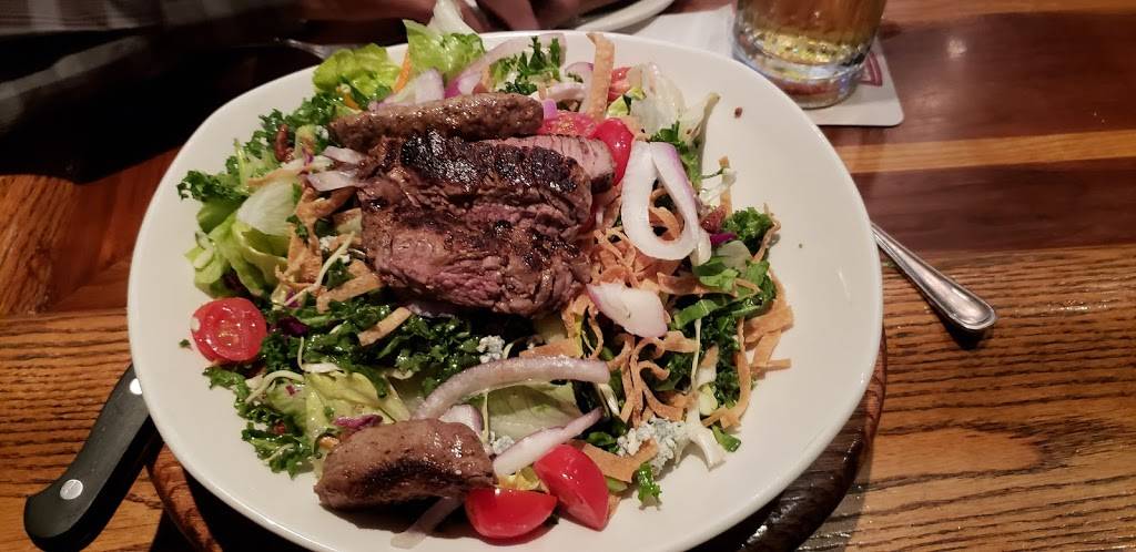 Outback Steakhouse | restaurant | 1761 N Victory Pl, Burbank, CA 91502, USA | 8185672717 OR +1 818-567-2717