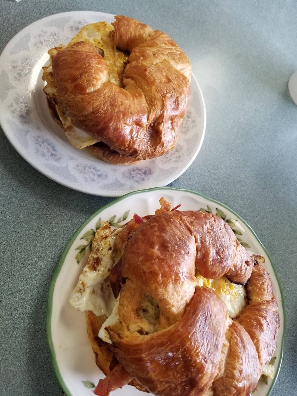 Maple Diner | restaurant | 993 Maple St, Rochester, NY 14611, USA | 5853285508 OR +1 585-328-5508