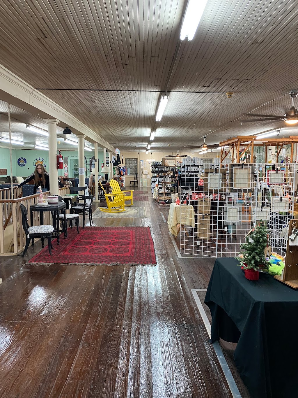 Griffins Antiques & Main Street Market | restaurant | 228 SW Main St, Bunkie, LA 71322, USA | 3183465005 OR +1 318-346-5005