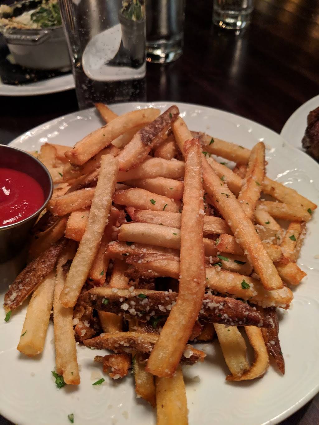 Georges Chophouse | restaurant | 4935 Cordell Ave, Bethesda, MD 20814, USA | 2405342675 OR +1 240-534-2675